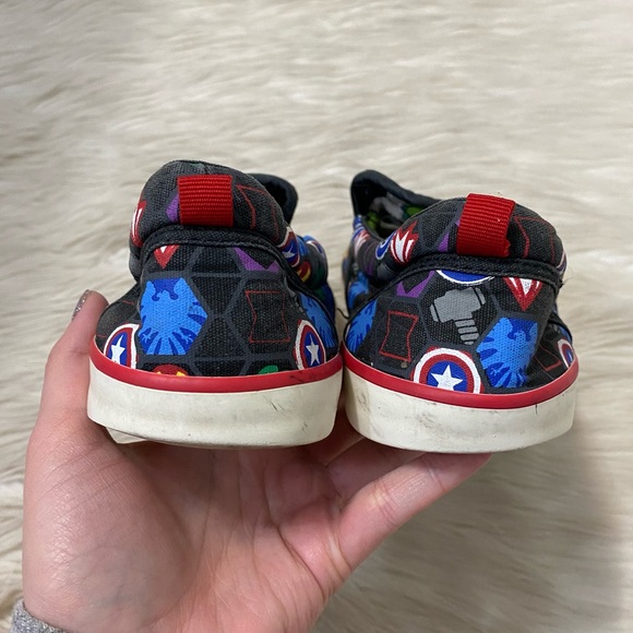 GAP Kids Marvel Avengers Print Slip On Sneakers - Picture 6 of 10